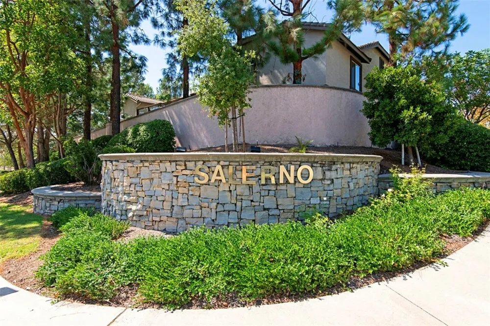 135 Chaumont Lake Forest, CA 92610