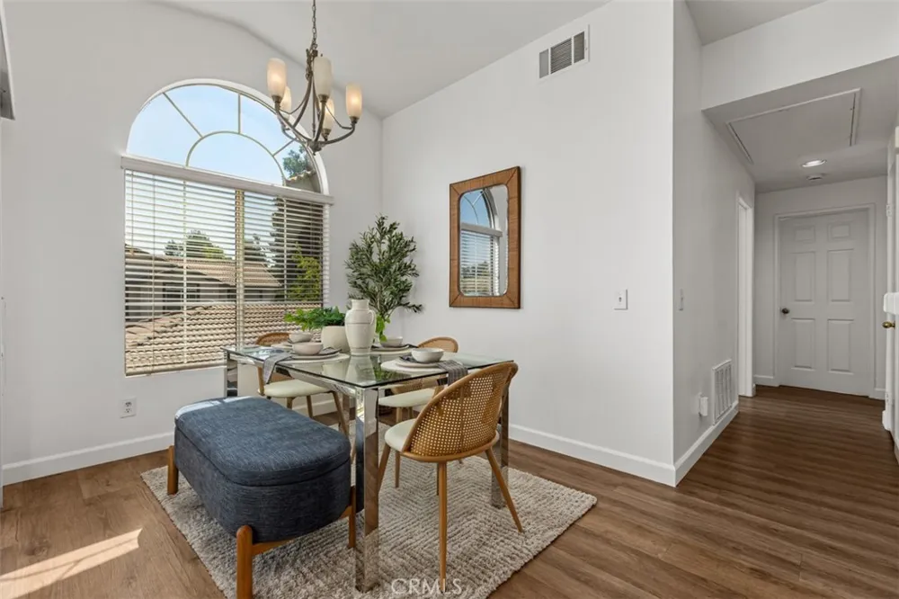 135 Chaumont Lake Forest, CA 92610