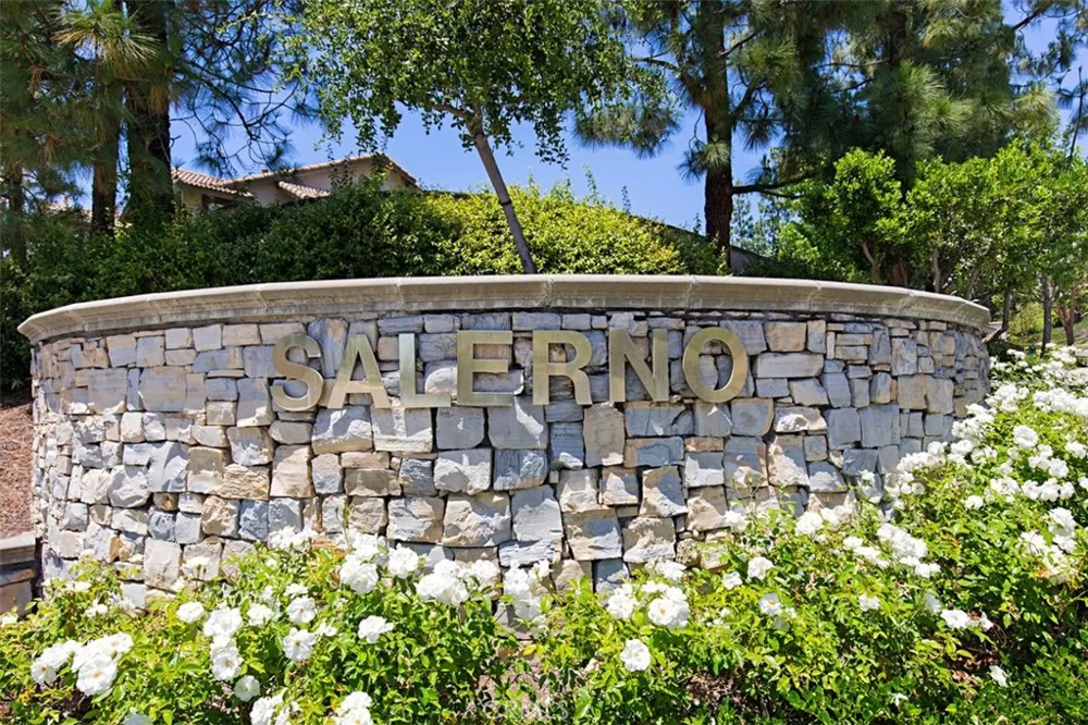 135 Chaumont Lake Forest, CA 92610