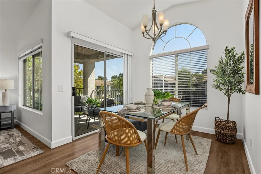 135 Chaumont Lake Forest, CA 92610