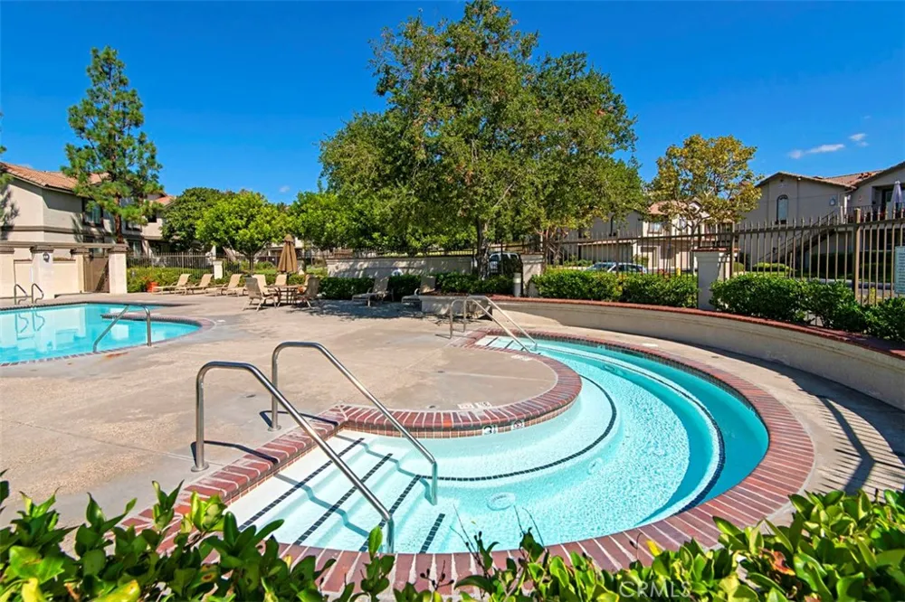 135 Chaumont Lake Forest, CA 92610