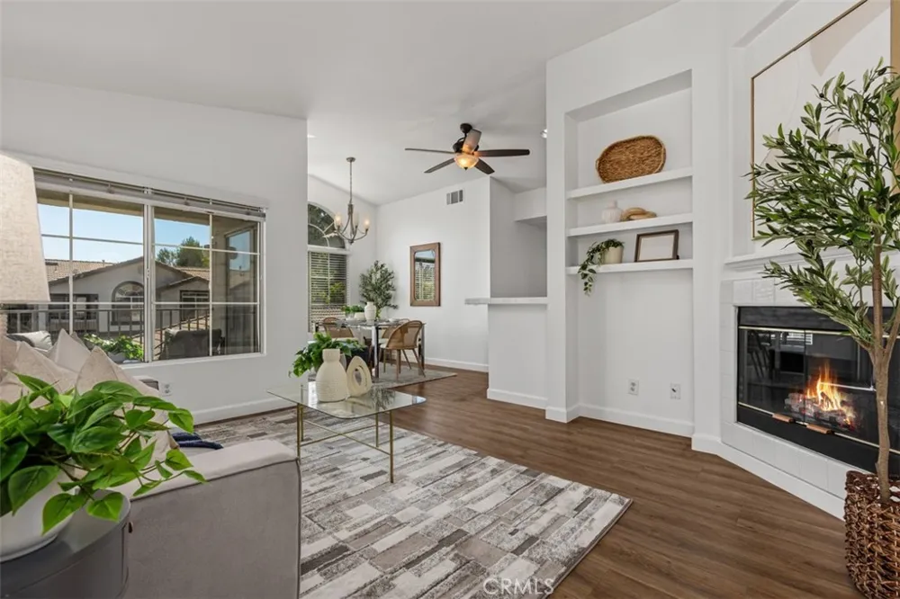 135 Chaumont Lake Forest, CA 92610
