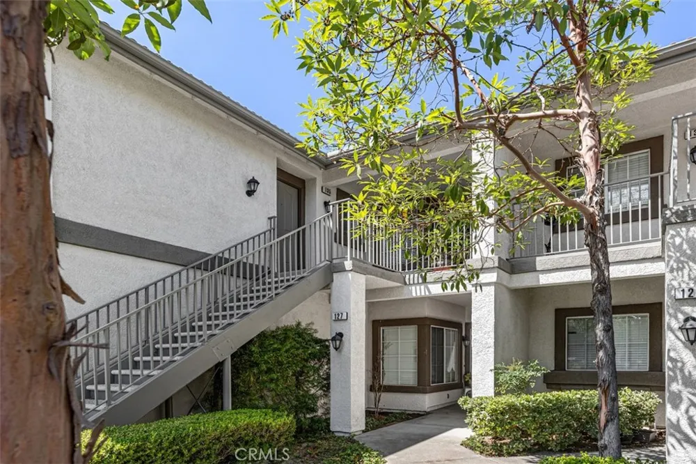 135 Chaumont Lake Forest, CA 92610