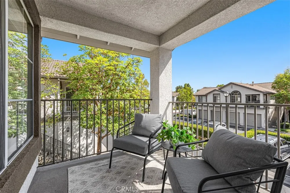 135 Chaumont Lake Forest, CA 92610