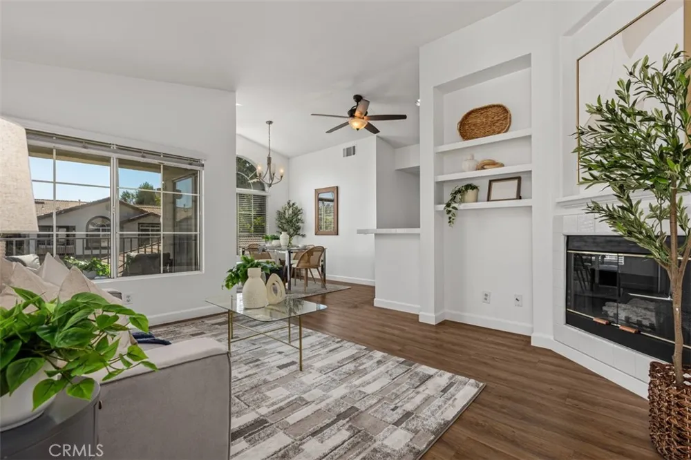 135 Chaumont Lake Forest, CA 92610