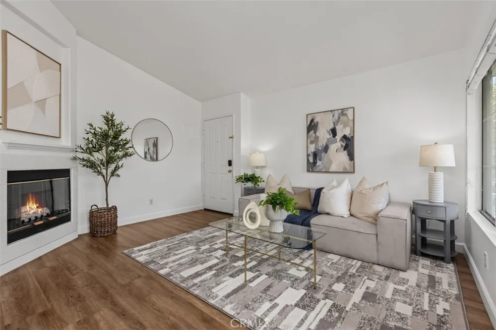 135 Chaumont Lake Forest, CA 92610