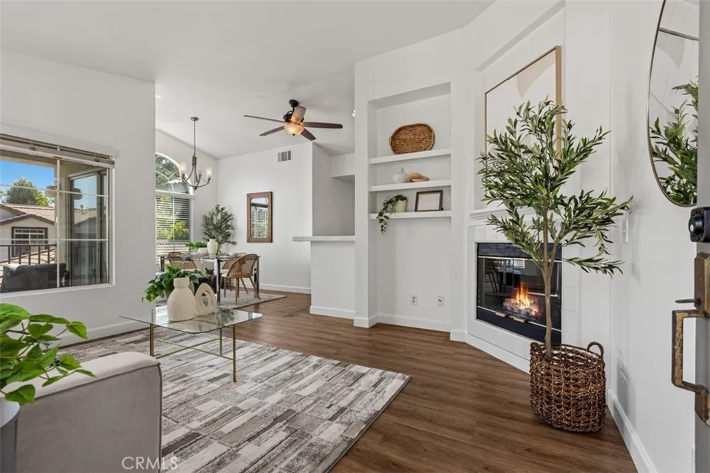135 Chaumont Lake Forest, CA 92610
