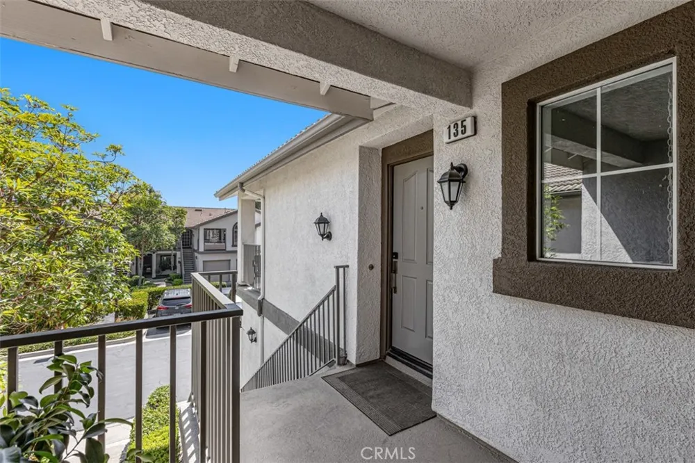135 Chaumont Lake Forest, CA 92610