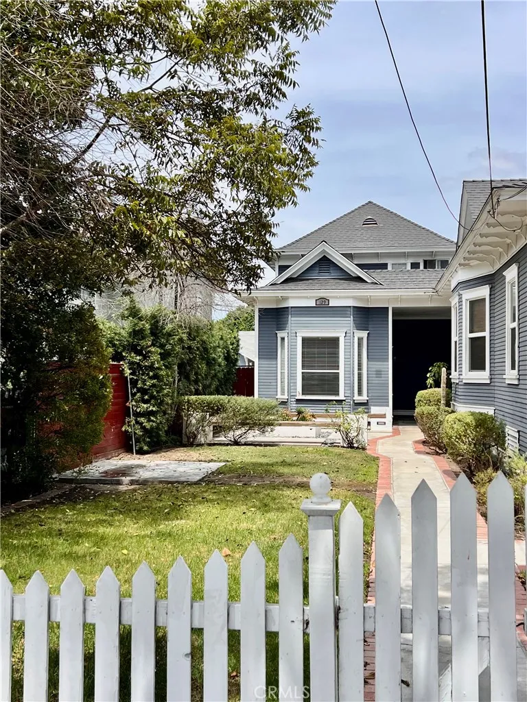 129 W Palmyra Orange, CA 92866