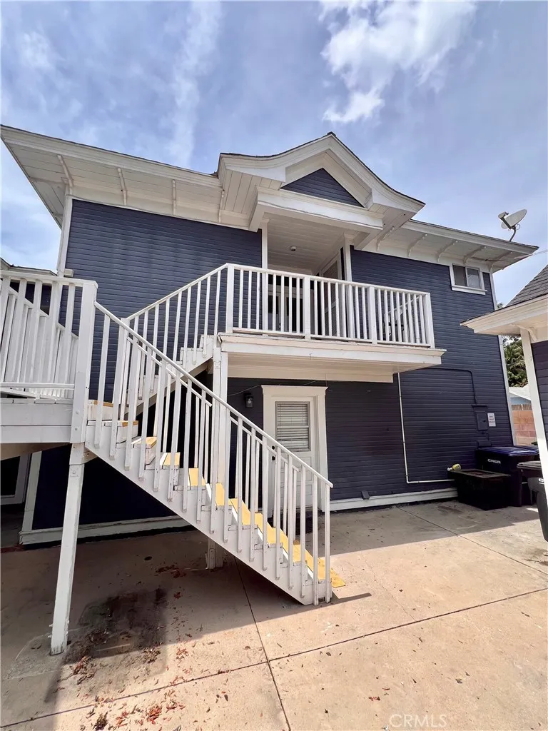 129 W Palmyra Orange, CA 92866