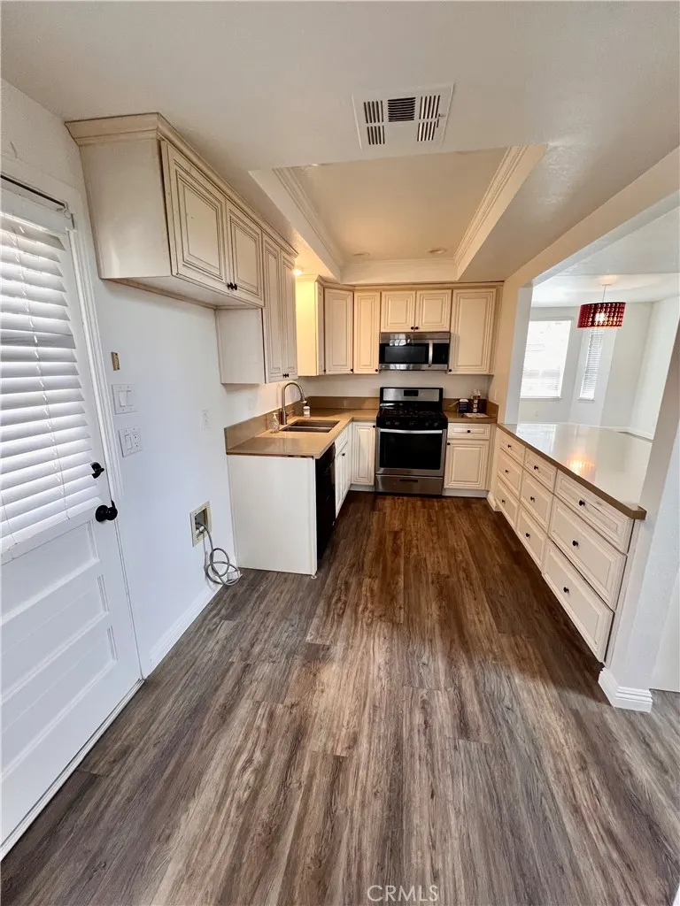 129 W Palmyra Orange, CA 92866