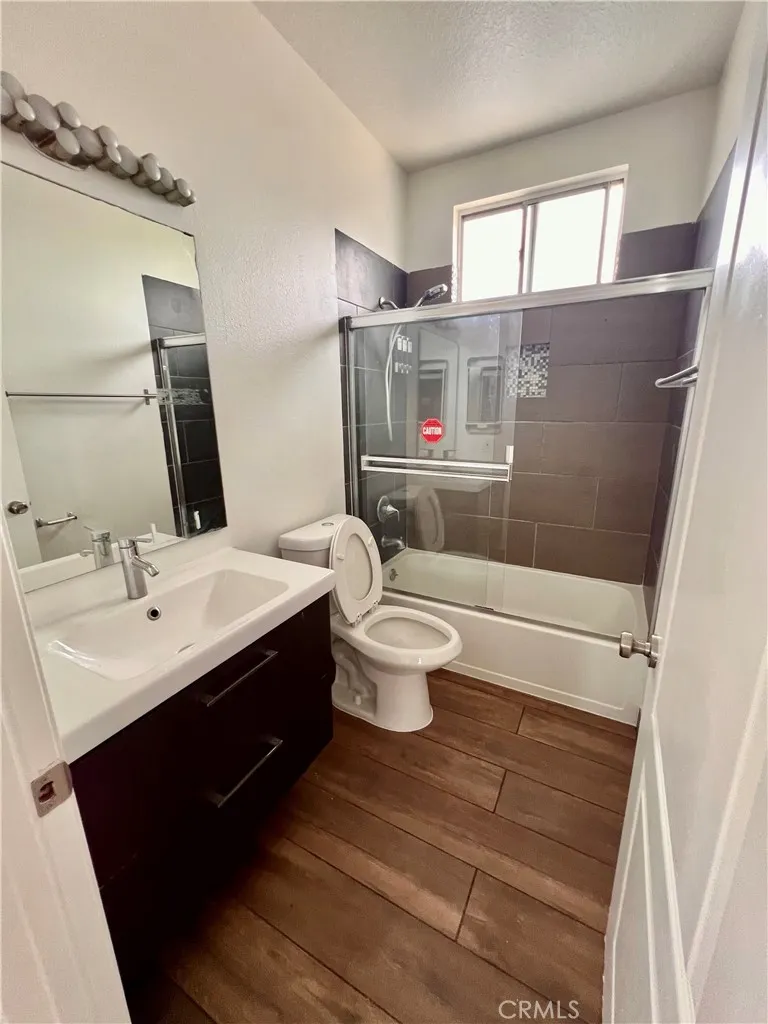 129 W Palmyra Orange, CA 92866