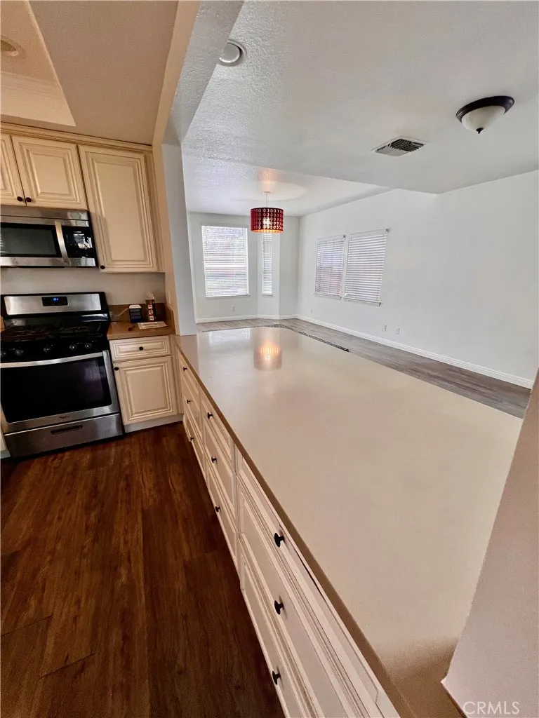 129 W Palmyra Orange, CA 92866
