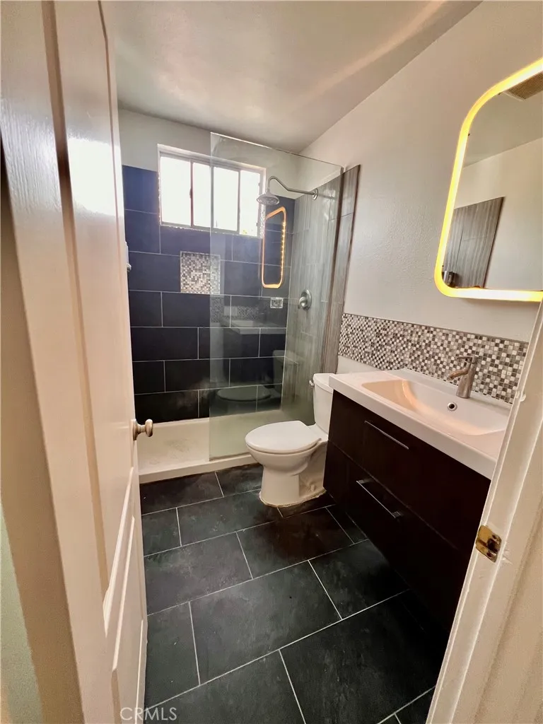 129 W Palmyra Orange, CA 92866