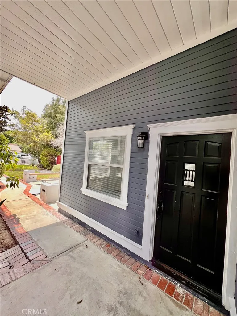 129 W Palmyra Orange, CA 92866