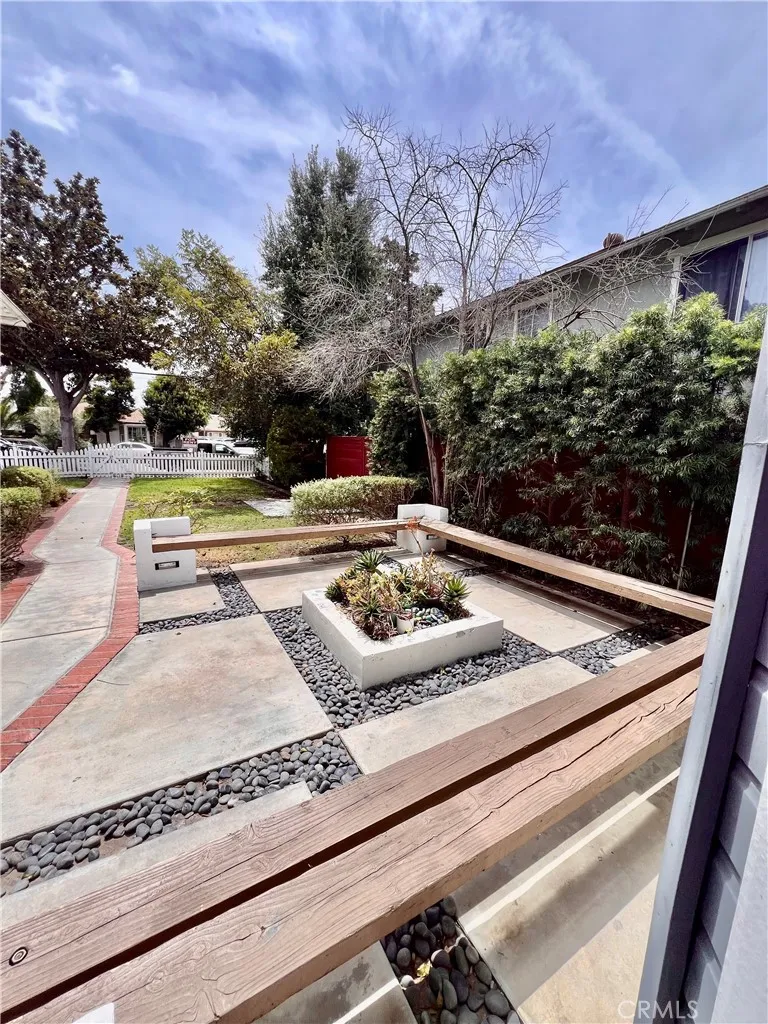 129 W Palmyra Orange, CA 92866