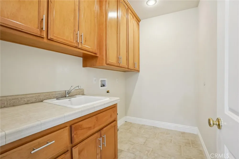 17405 Jasmine Cerritos, CA 90703