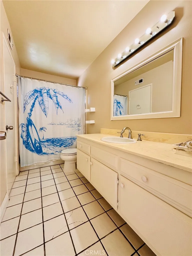 1413 W Moore Santa Ana, CA 92704