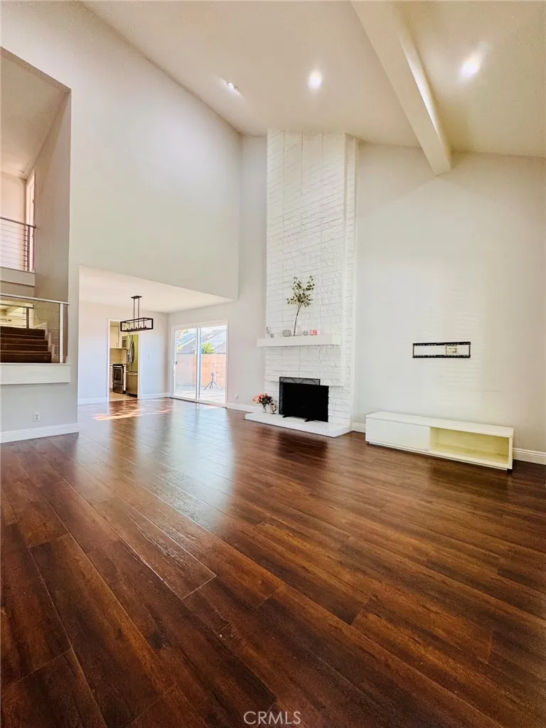 1413 W Moore Santa Ana, CA 92704