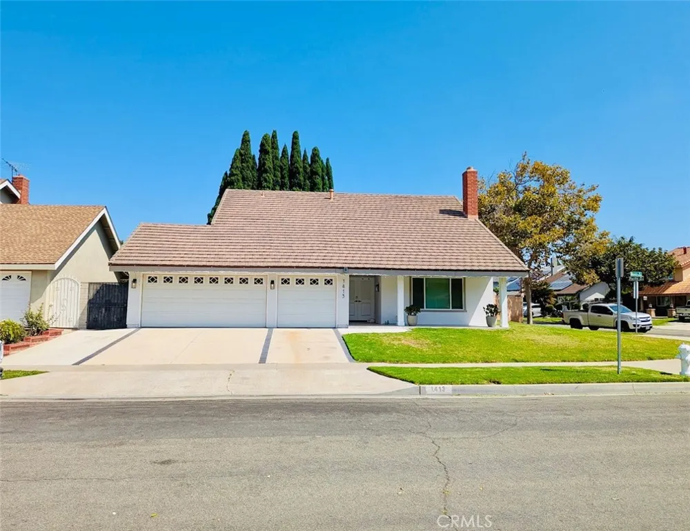 1413 W Moore Santa Ana, CA 92704