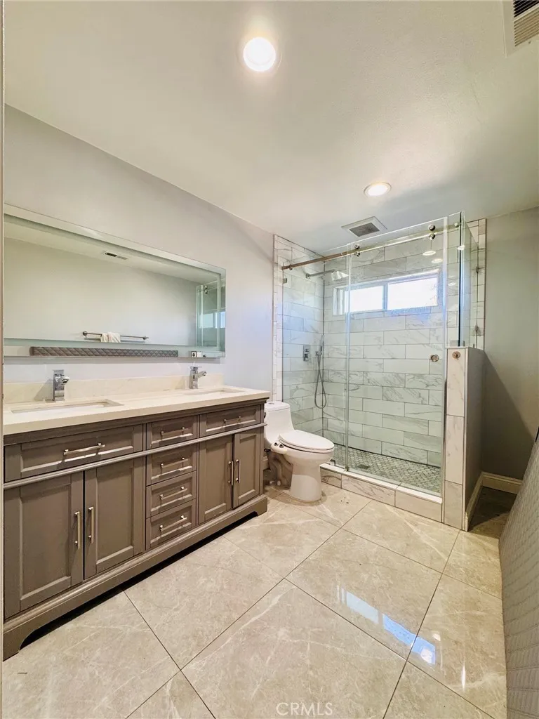 1413 W Moore Santa Ana, CA 92704
