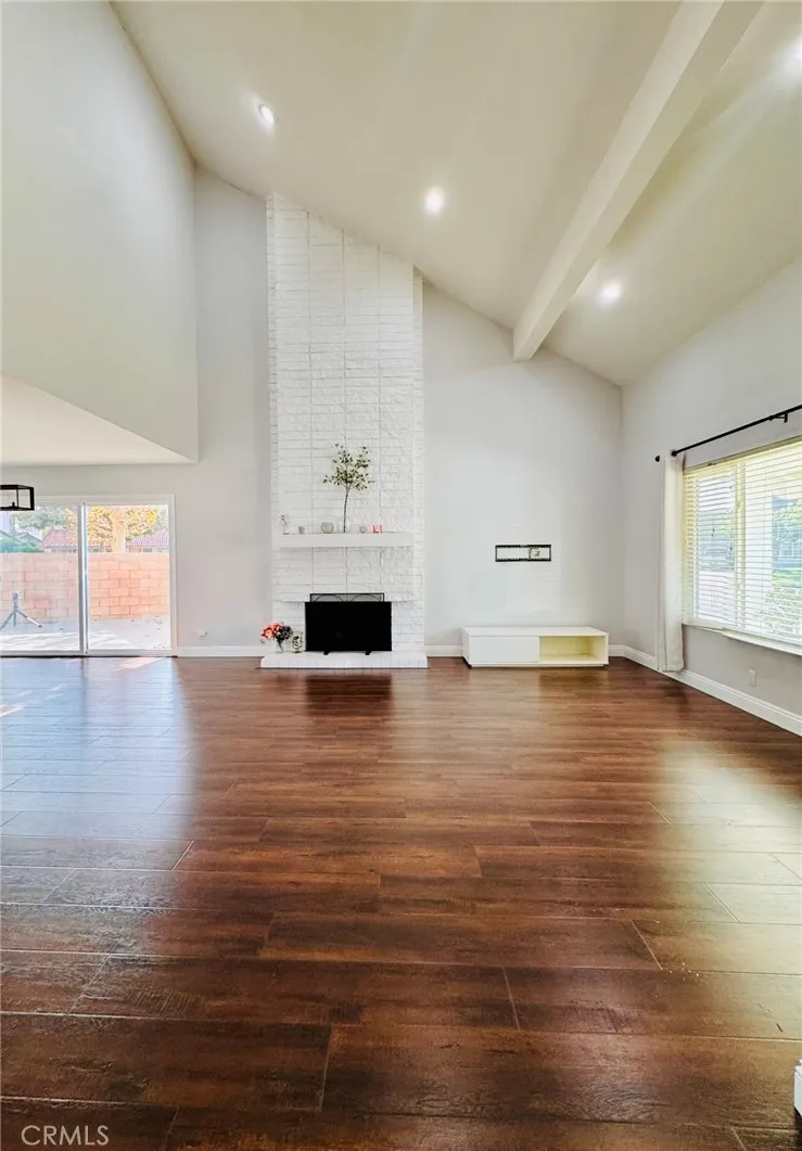 1413 W Moore Santa Ana, CA 92704