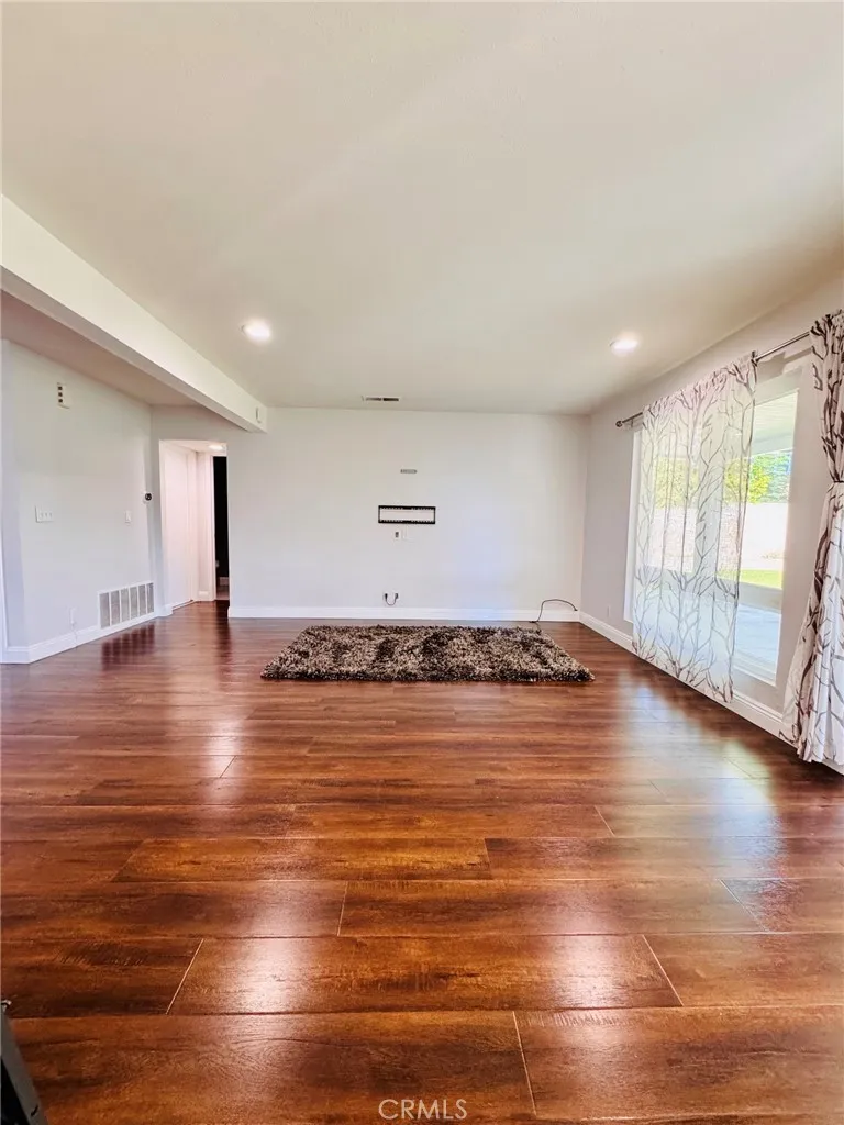 1413 W Moore Santa Ana, CA 92704
