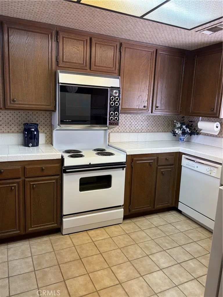 248 La Paz Palm Desert, CA 92260