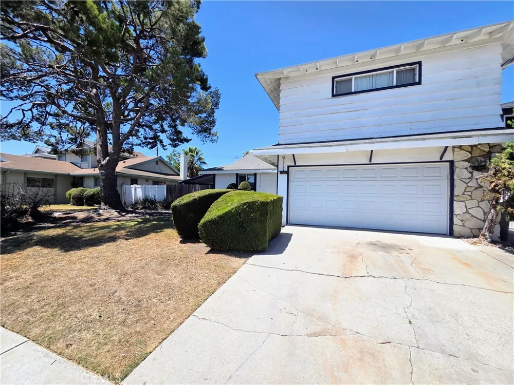 873 E Turmont Carson, CA 90746