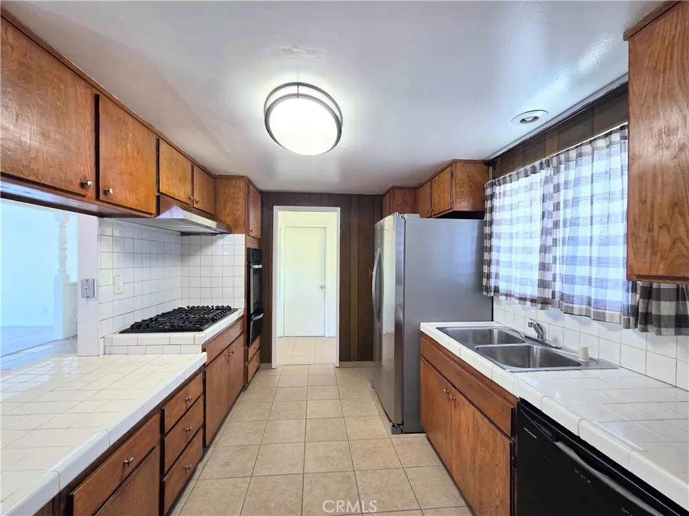 873 E Turmont Carson, CA 90746