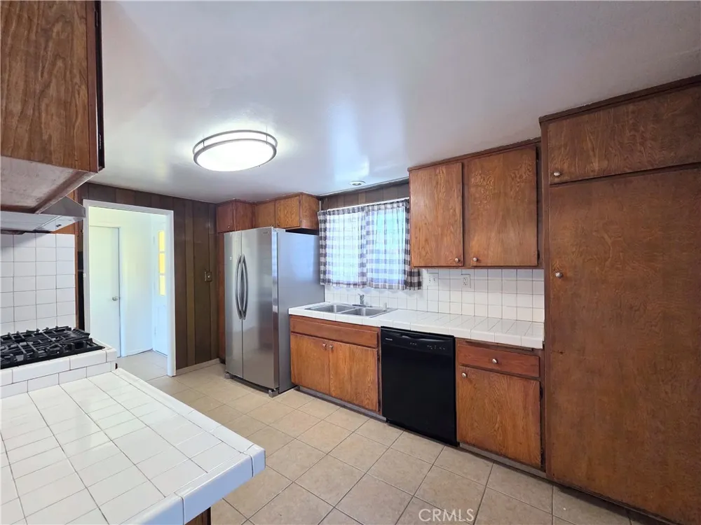 873 E Turmont Carson, CA 90746