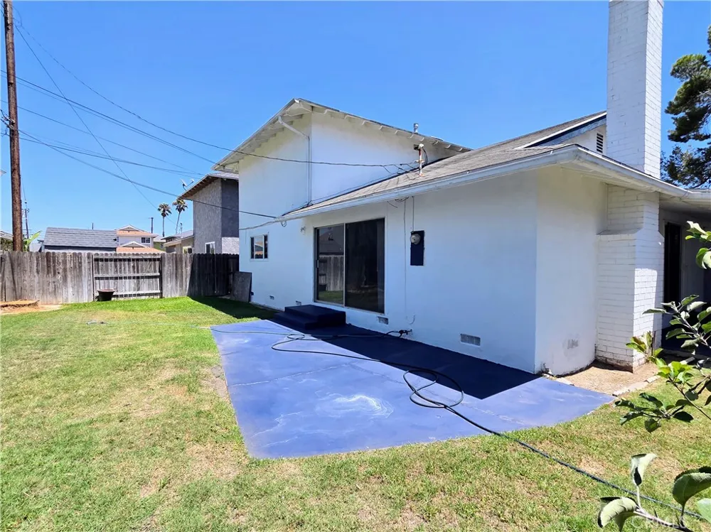 873 E Turmont Carson, CA 90746