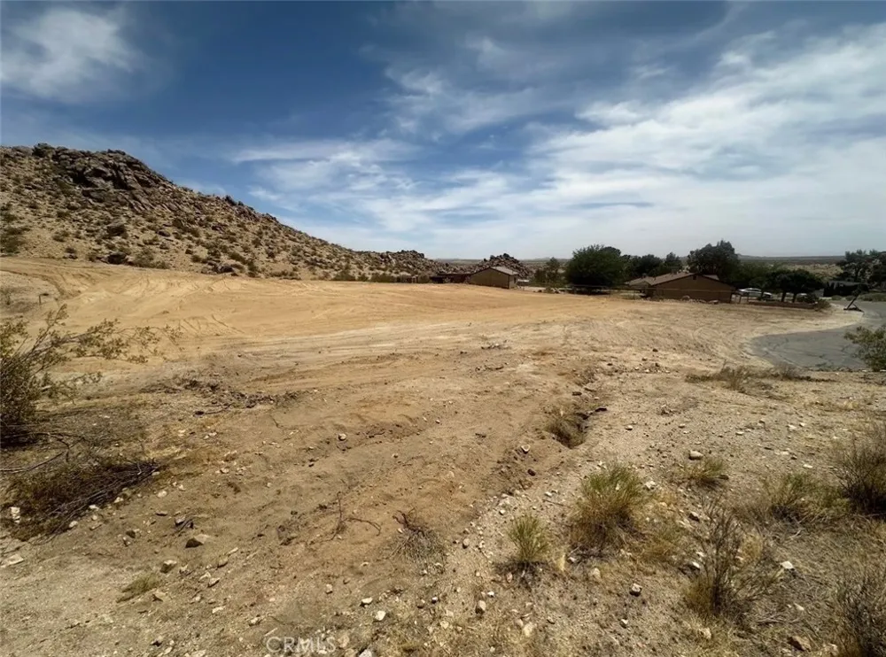 17707 Queensglen Avenue Lake Los Angeles, CA 93591