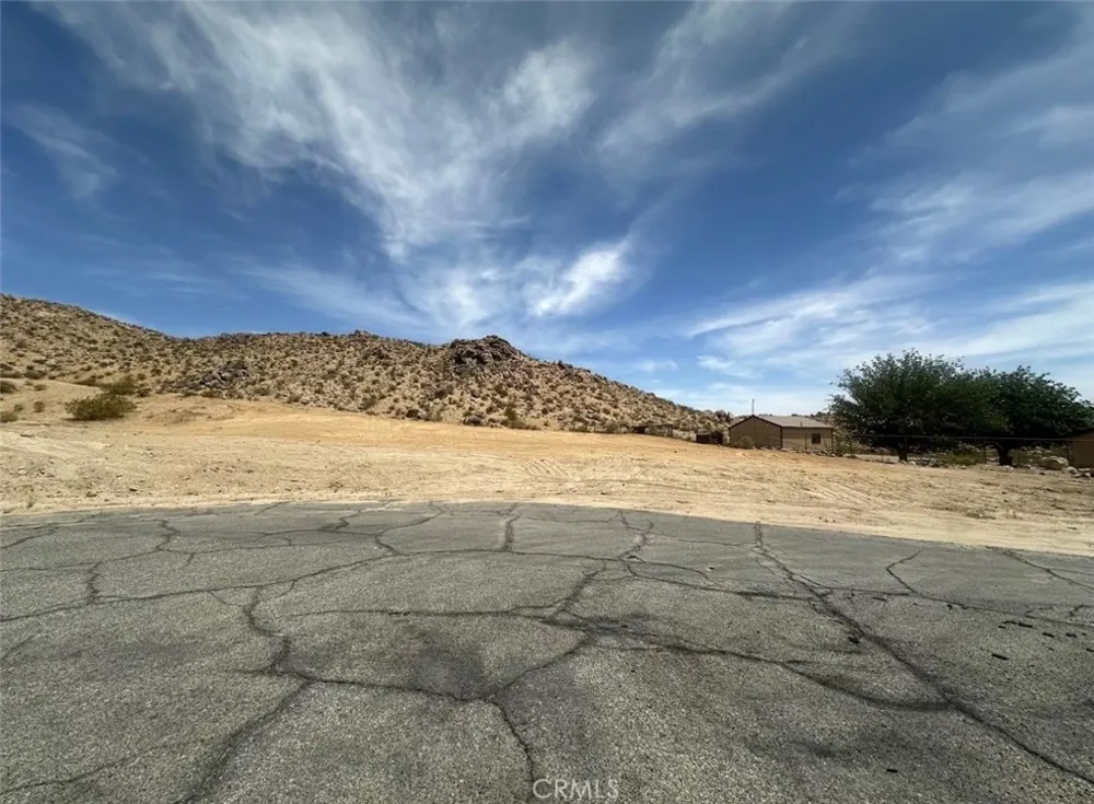 17707 Queensglen Avenue Lake Los Angeles, CA 93591