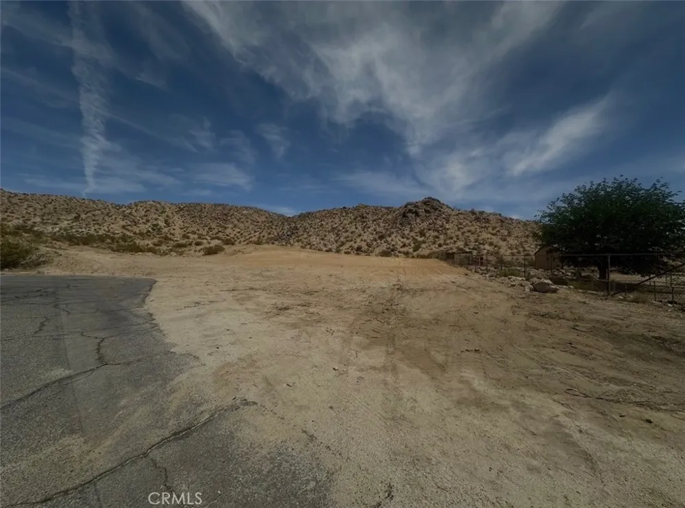 17707 Queensglen Avenue Lake Los Angeles, CA 93591