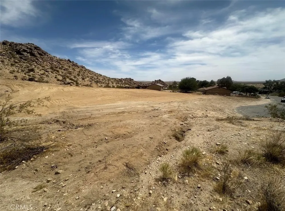 17707 Queensglen Avenue Lake Los Angeles, CA 93591