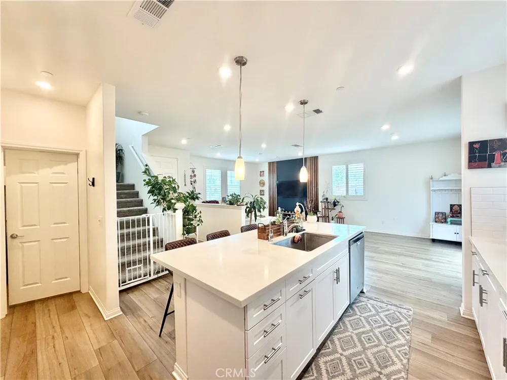 970 Helena Ridge Lake Elsinore, CA 92530