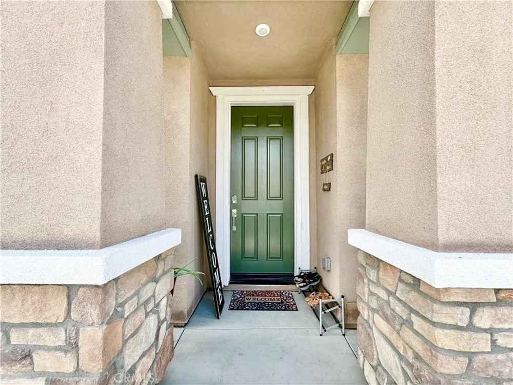 970 Helena Ridge Lake Elsinore, CA 92530