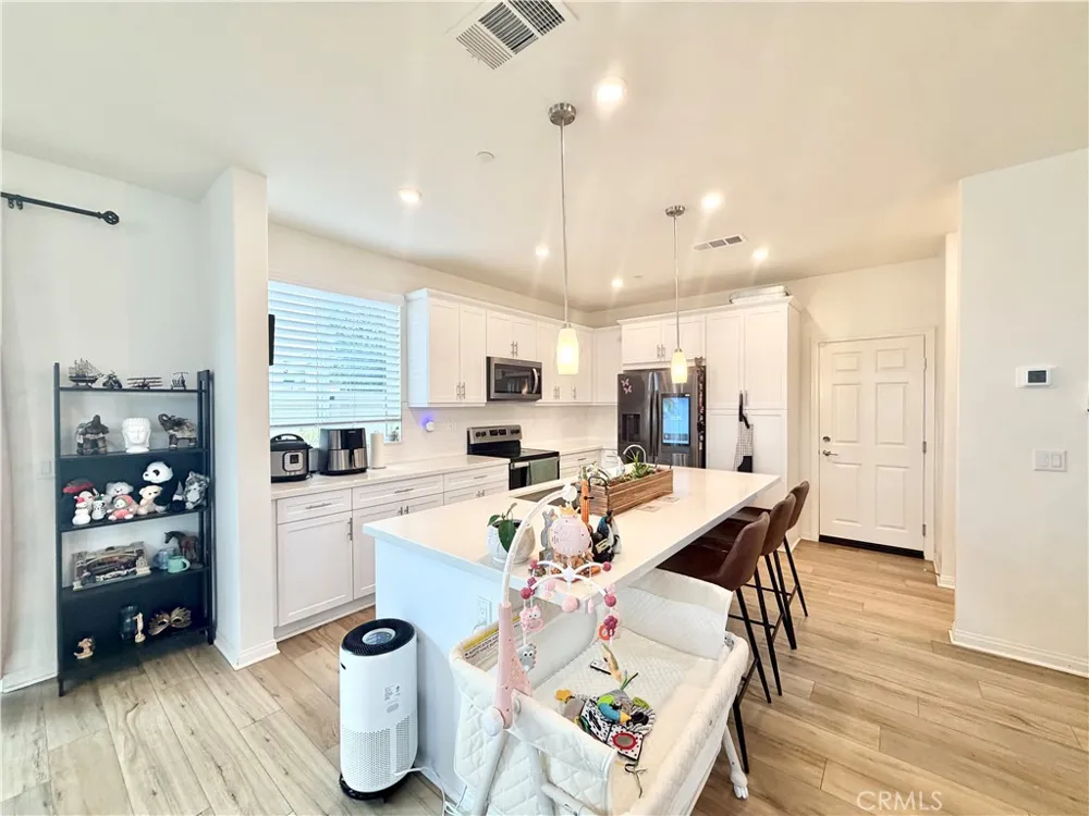 970 Helena Ridge Lake Elsinore, CA 92530
