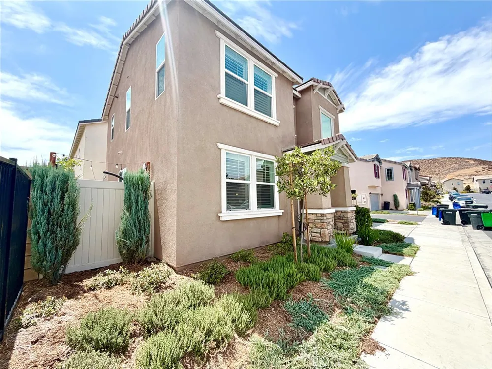 970 Helena Ridge Lake Elsinore, CA 92530