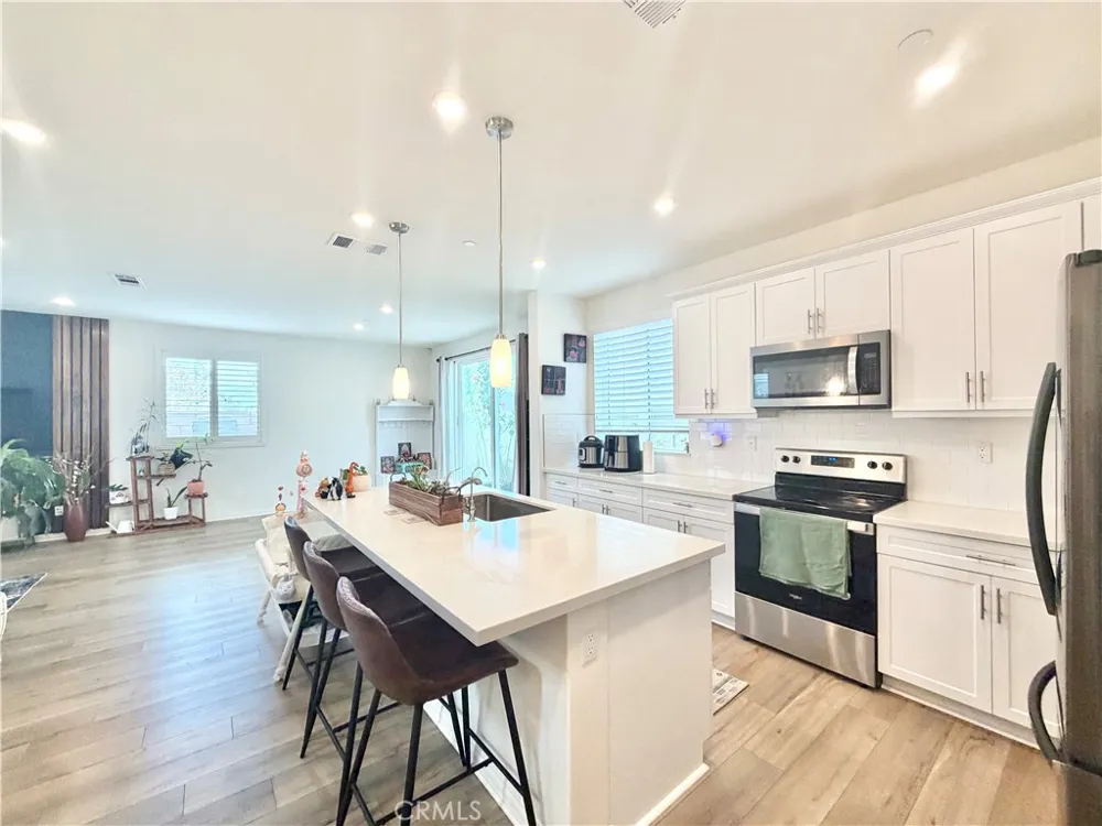 970 Helena Ridge Lake Elsinore, CA 92530