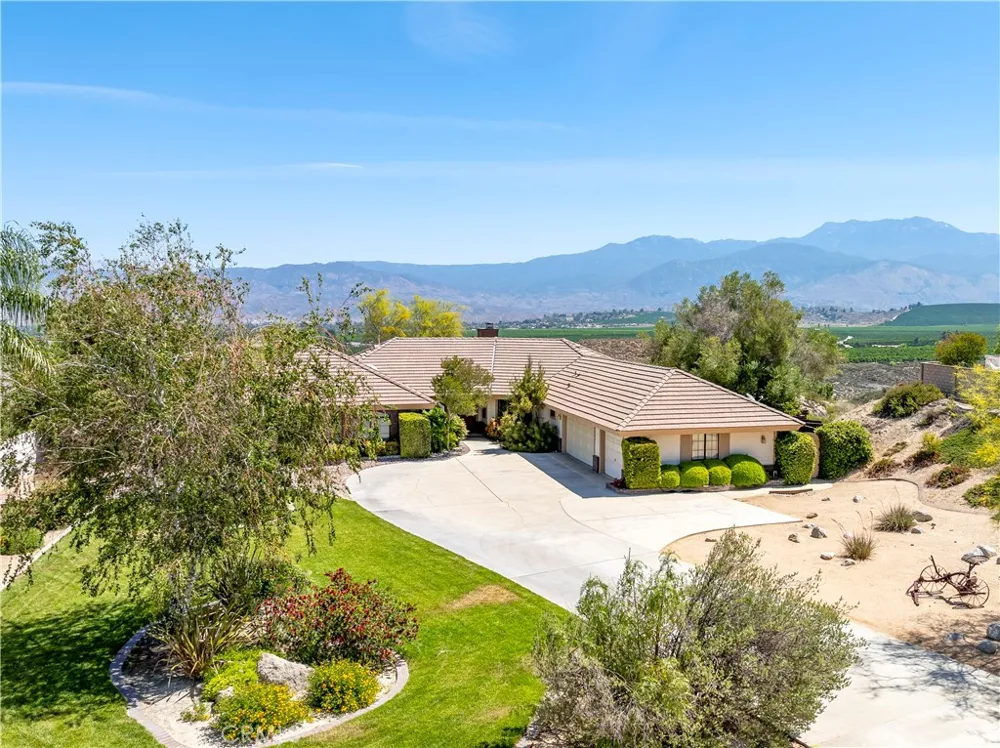 27810 Lake Street Hemet, CA 92544