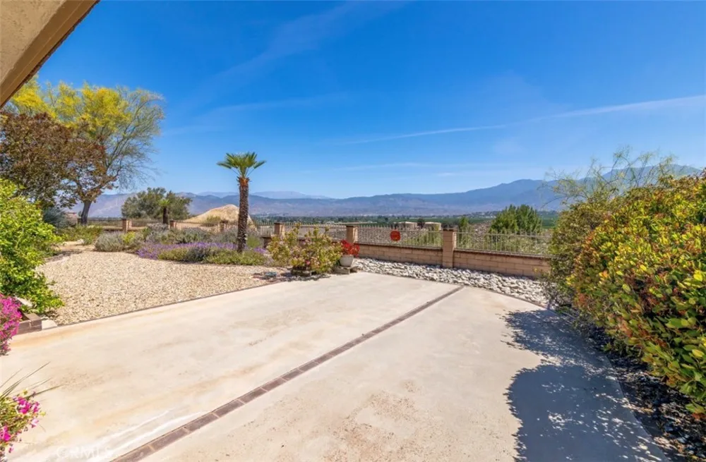 27810 Lake Street Hemet, CA 92544