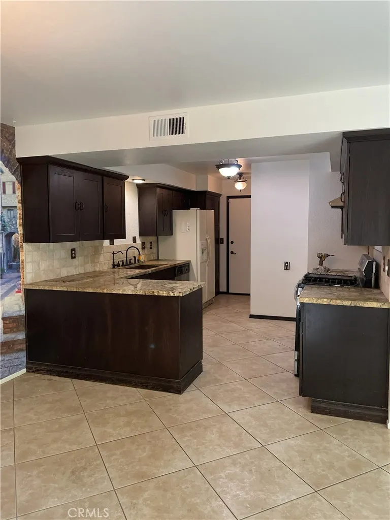 25255 Avenida Dorena Newhall, CA 91321