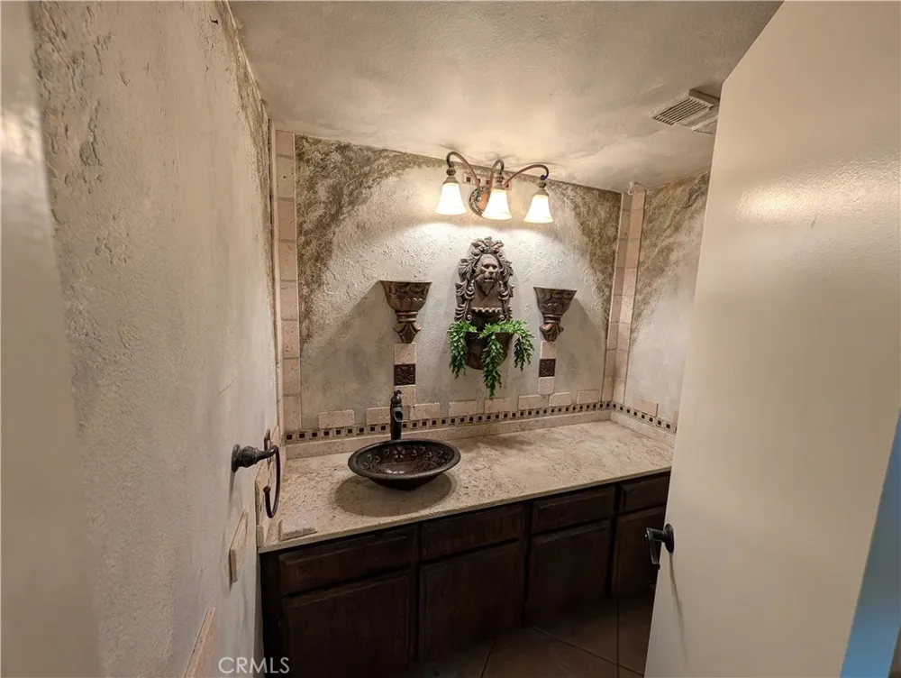 25255 Avenida Dorena Newhall, CA 91321
