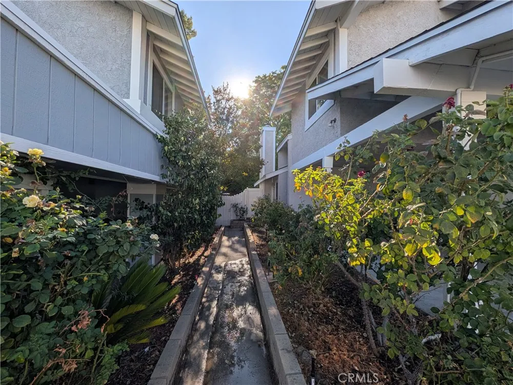 25255 Avenida Dorena Newhall, CA 91321