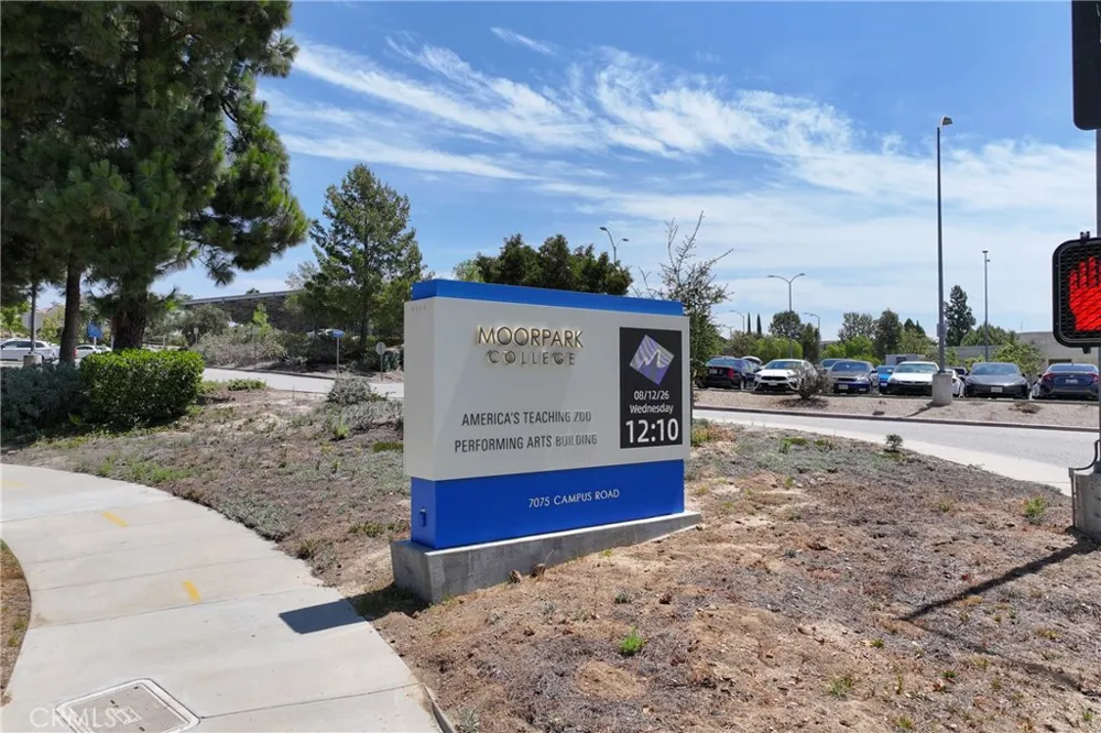 15760 Sophomore Court Moorpark, CA 93021