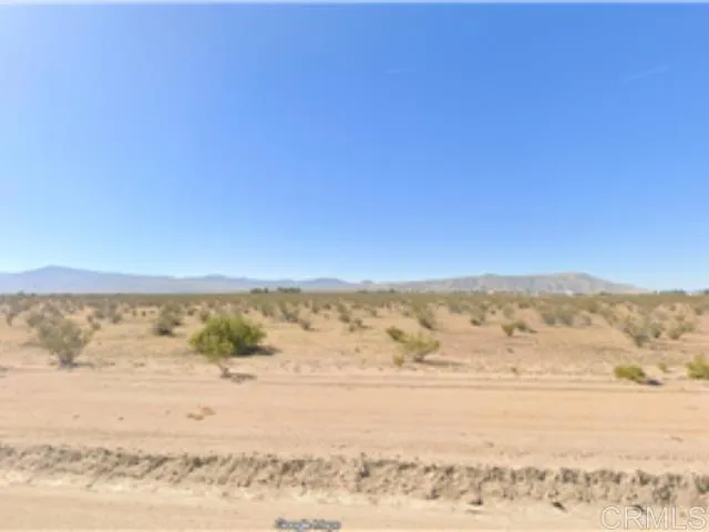 11883 Hamiliton Road Apple Valley, CA 92308