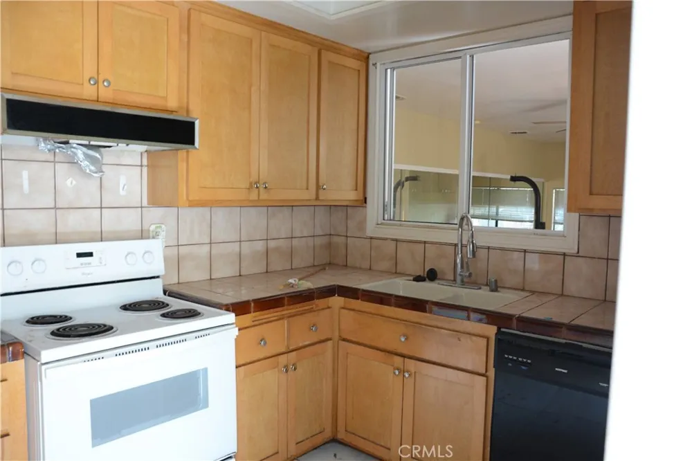 2824 Candlewood Lakewood, CA 90712