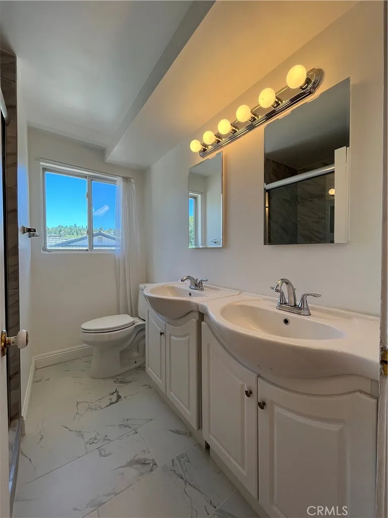 4527 Stark Woodland Hills, CA 91364